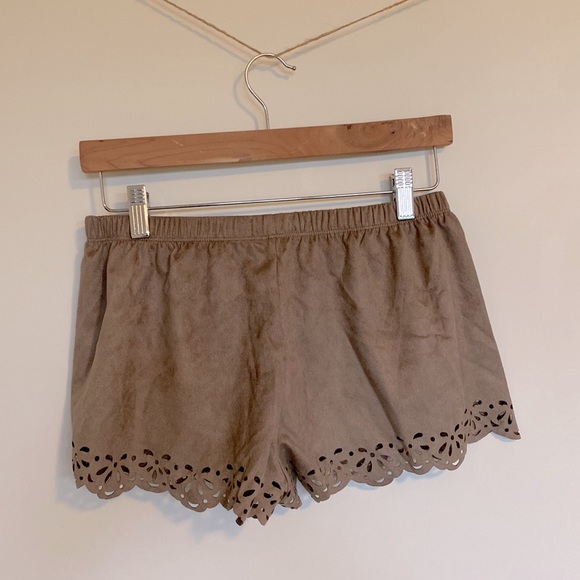 Arlene Shorts - Picture 2 of 3